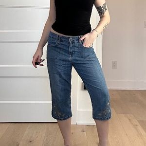 VINTAGE Dark Stripe Whisker Wash Denim Petal Capri Jeans w/ Floral Embroidery